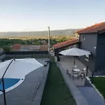 Apa - Sa Grijanim Bazenom * Runovic