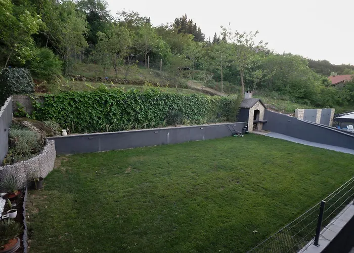 Apa Vila *
