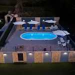 Apa - Sa Grijanim Bazenom Villa Runović