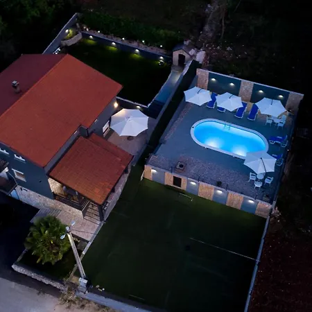 Apa - Sa Grijanim Bazenom Villa *