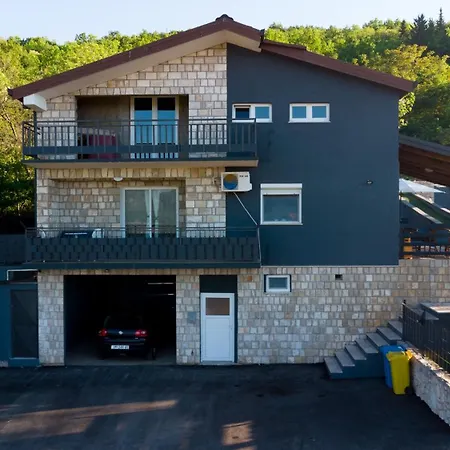 Apa Villa
