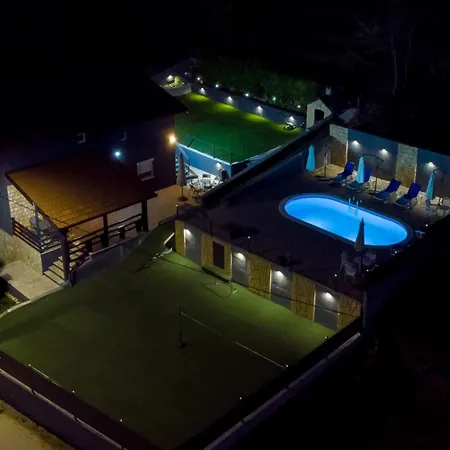 Apa Villa